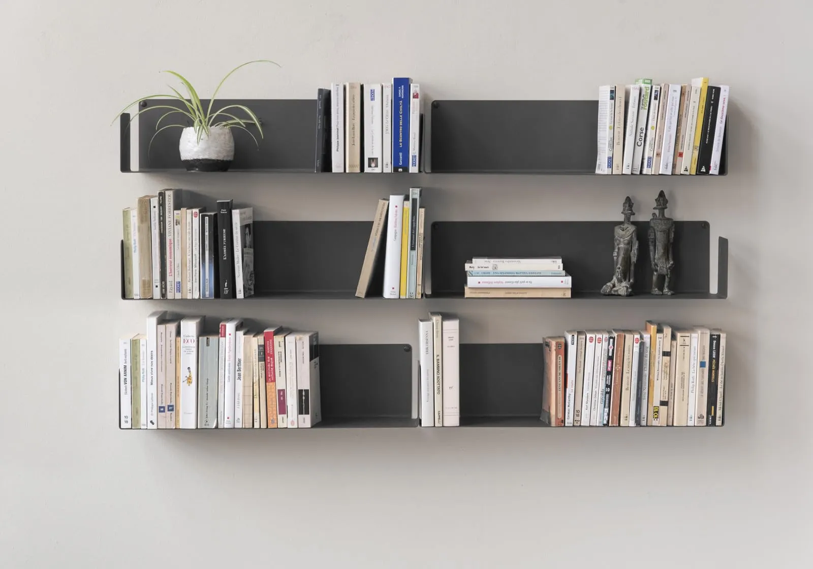 TEEbooks - 6 Mensole da Parete per Libri 60 cm | Design Invisibile & Minimalista | Libreria da parete | Made in Italy | Colore Grigio | Acciaio di Qualità | Facile da installare