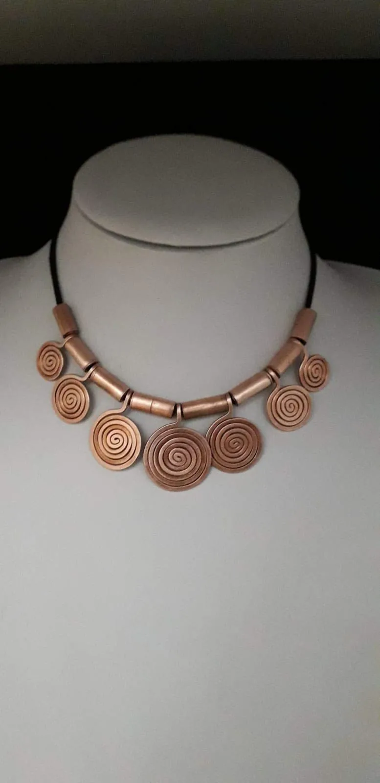 collana spirale in rame, fatta interamente a mano