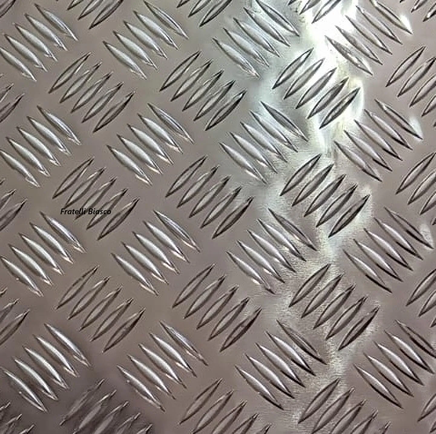 Lamiera MANDORLATA in ALLUMINIO, varie dimensioni e spessori (500x500x3 mm)