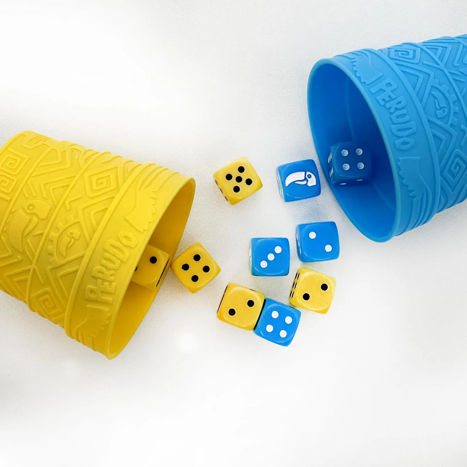 Asmodee Perudo, Gioco da Tavolo di Bluff, 8+ Anni, 2-6 Giocatori, Edizione in Italiano