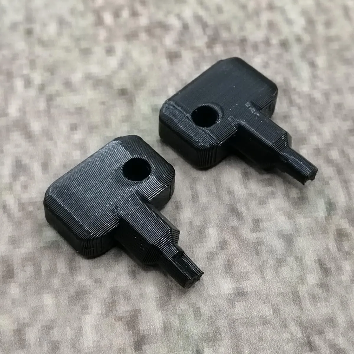 ULEIVA 2 chiavi di ricambio nere compatibili con Synology NAS Drive Bay Key Lock chiave di ricambio per tipo D5 D6 D8 D9 R6 X9 R8 DS181 (nero)