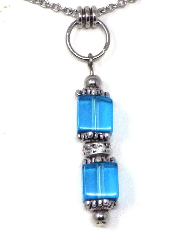 Collana da donna in acciaio con pendente in vetro blu e strass