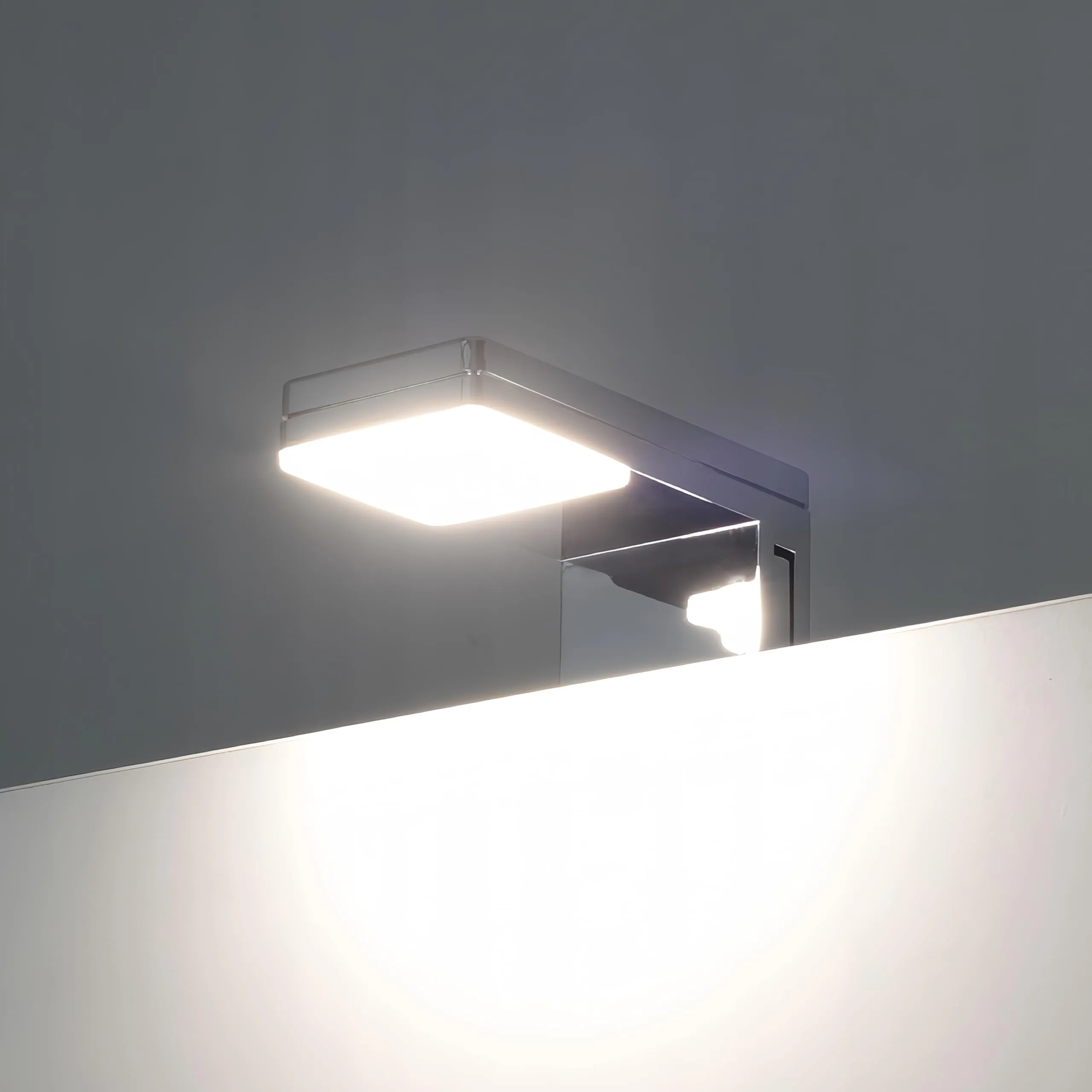 maolo Lampada LED per Specchio Bagno – Design Moderno, Luce Naturale 4000K, IP44 Resistente all'Acqua, Montaggio Diretto su Specchio o Mobile, CRI ≥80, Facile Installazione (Argento, 3W)