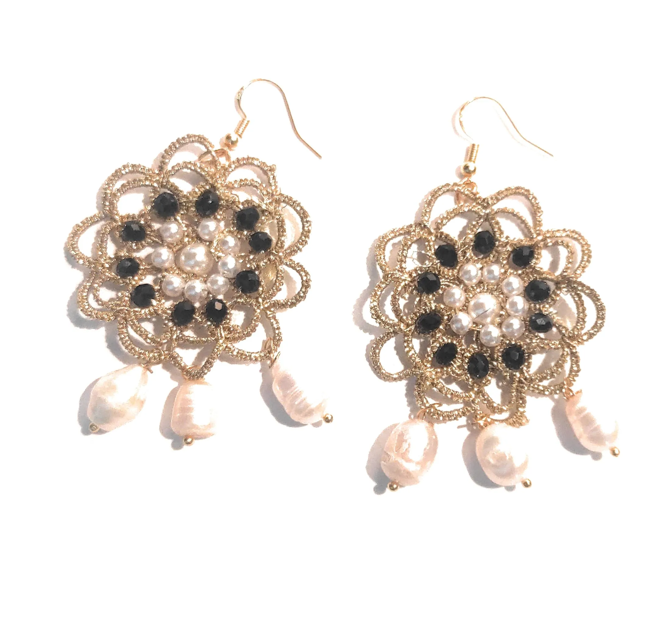 Orecchini chiacchierino uncinetto crochet colore oro con pietre e perle