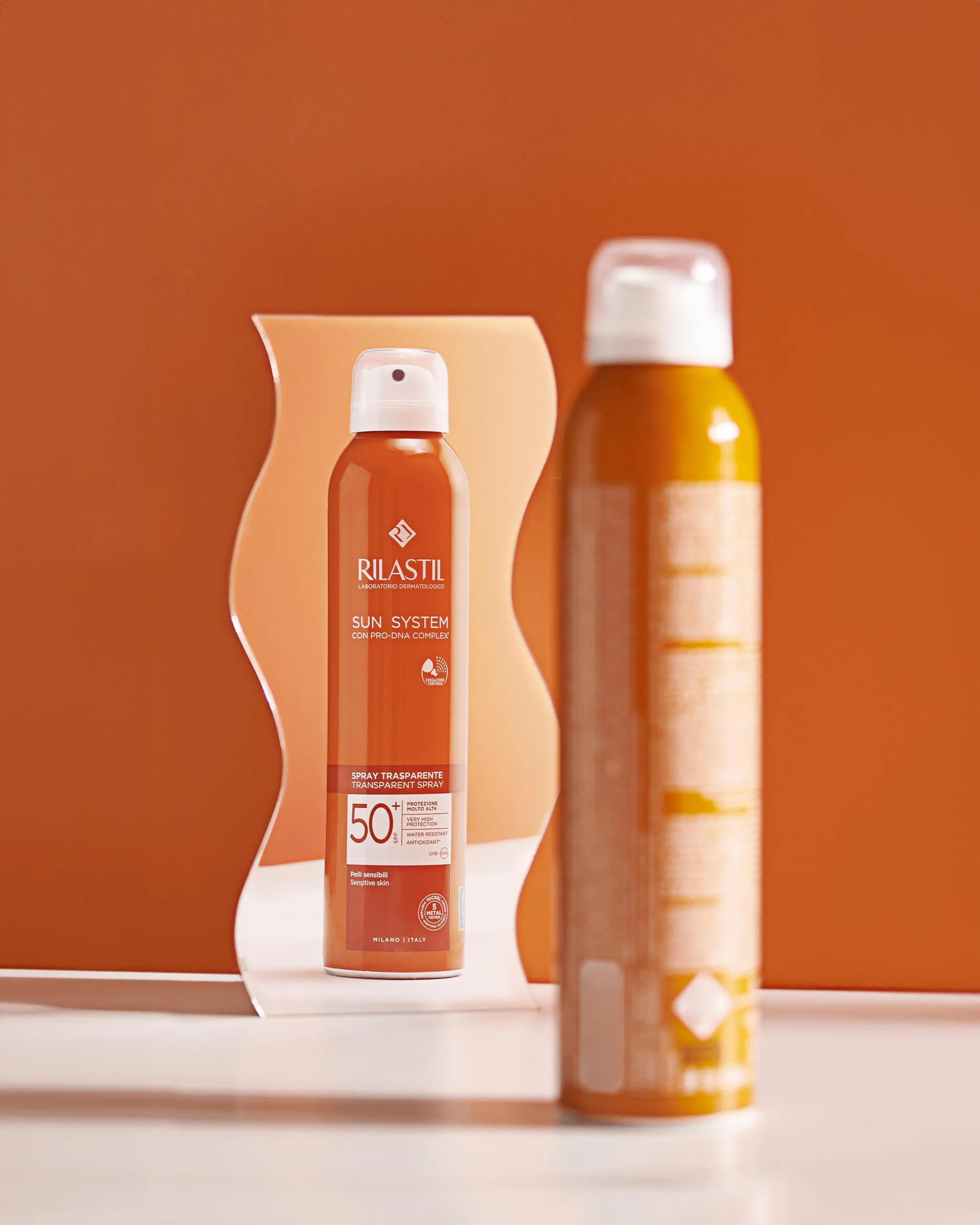 Rilastil Sun System Transparent Spray SPF 50+, Spray Corpo Trasparente, Previene Scottature, Macchie ed Eritemi, Resistente all'Acqua, Tutti i Tipi di Pelle, Azione Antiossidante e Lenitiva, 200ml