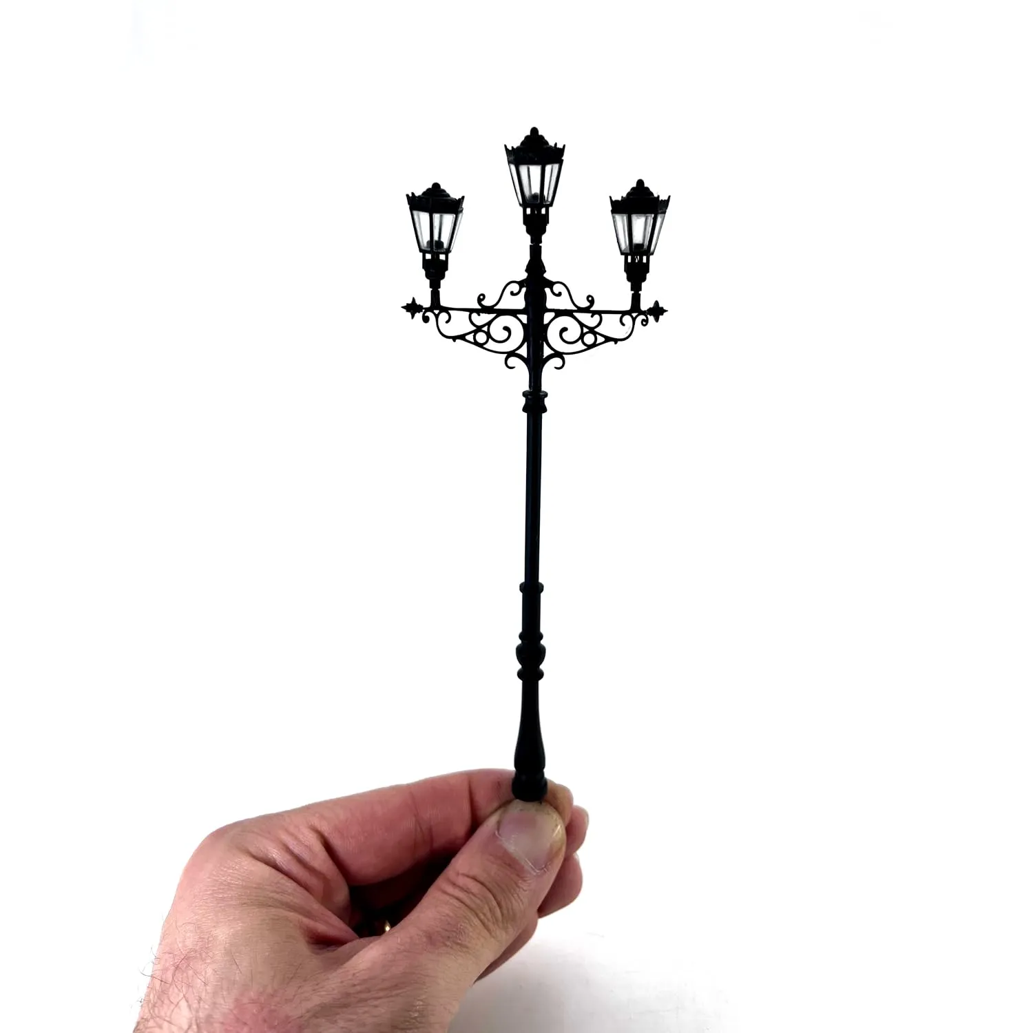 Lampione alto 17 cm colore nero per presepi e diorami con microlampada bianco caldo 12V - DL92