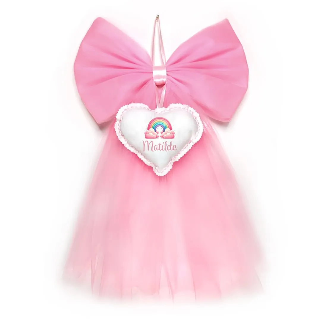 Crociedelizie, fiocco nascita personalizzato bimba arcobaleno cuore in tulle rosa nome personalizzato elegante semplice coccarda fuori porta