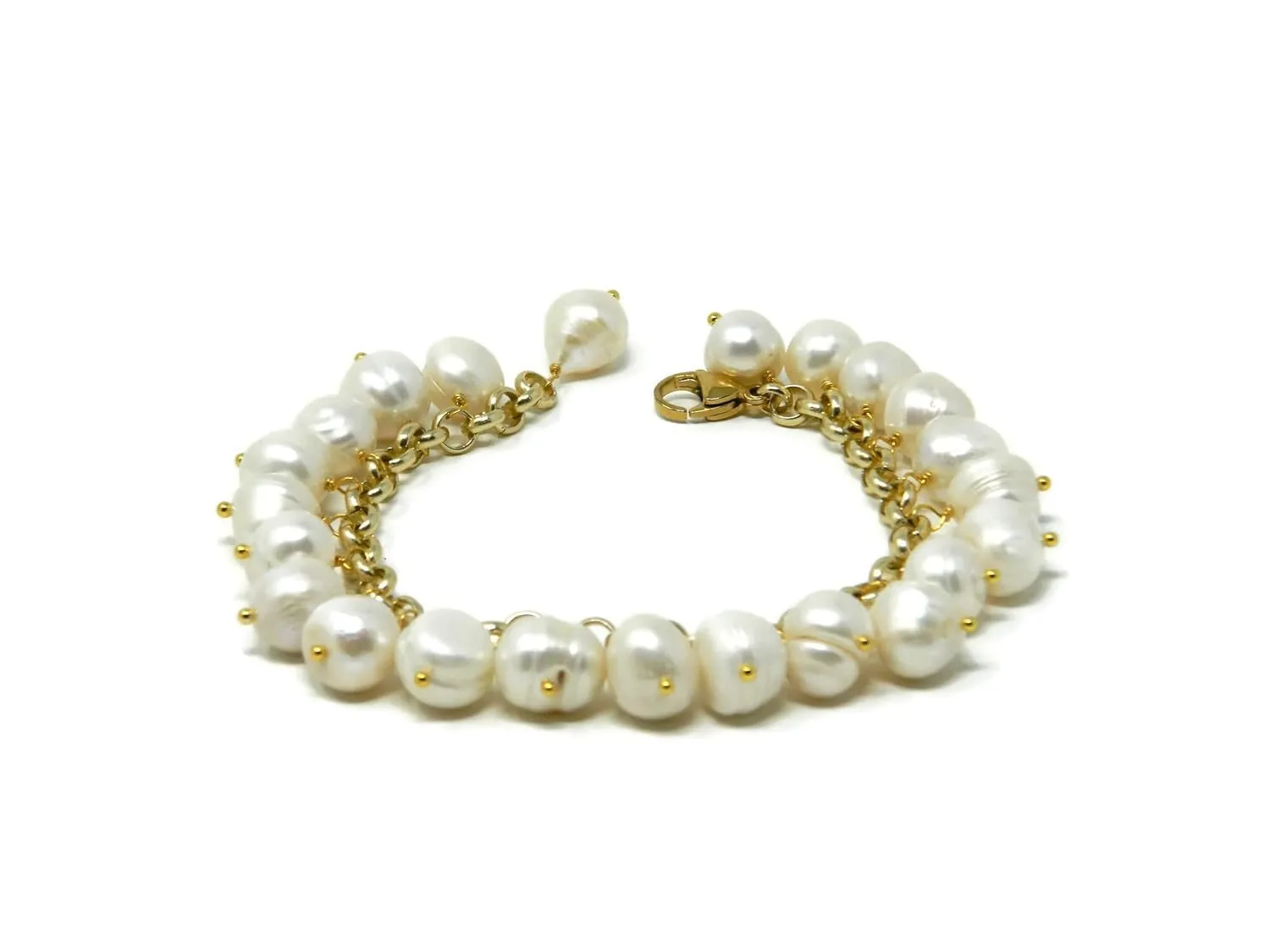 Bracciale charms perle di fiume bianche e catena dorata