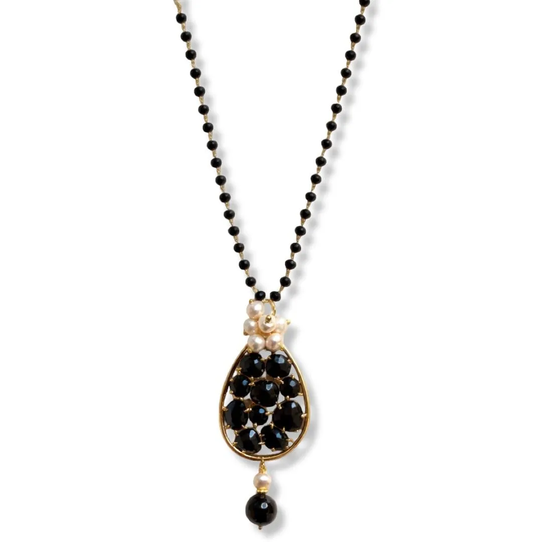 Collana nera lunga in onice e perle