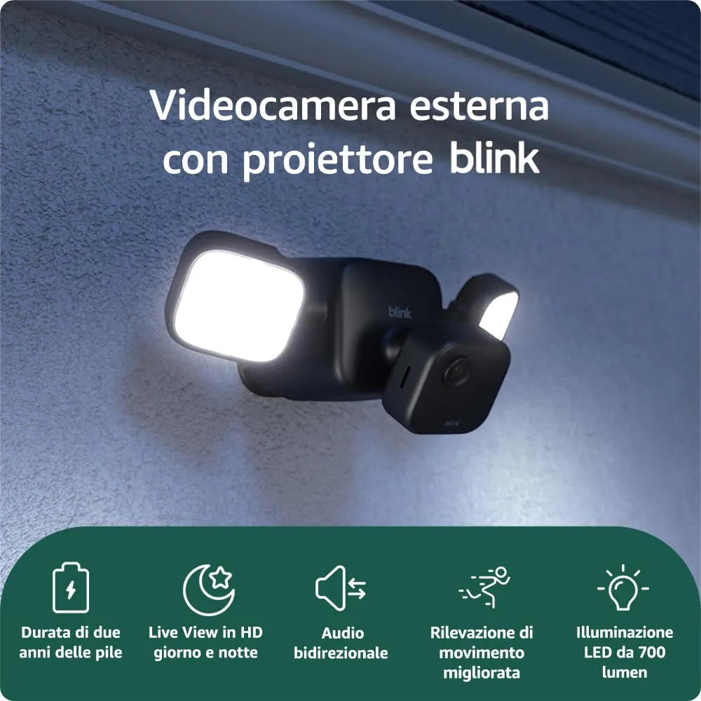 Videocamera esterna con proiettore Blink (ultimo modello) | Videocamera di sicurezza smart senza fili, LED da 700 lumen, durata delle pile‌ di due anni | Modulo di sincronizzazione di base incluso