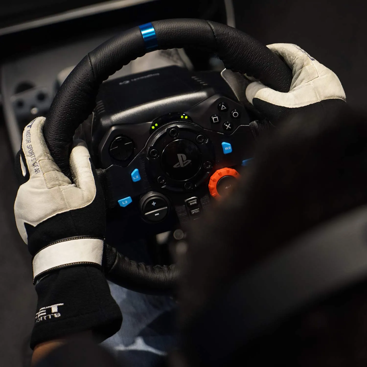 Gran Turismo 7 - Standard Edition - PlayStation 5 + Logitech G29 Driving Force Volante da Corsa con Pedali Regolabili, Ritorno di Forza Reale, Volante in Pelle, Spina EU, PS5, PS4, PC, Mac - Nero