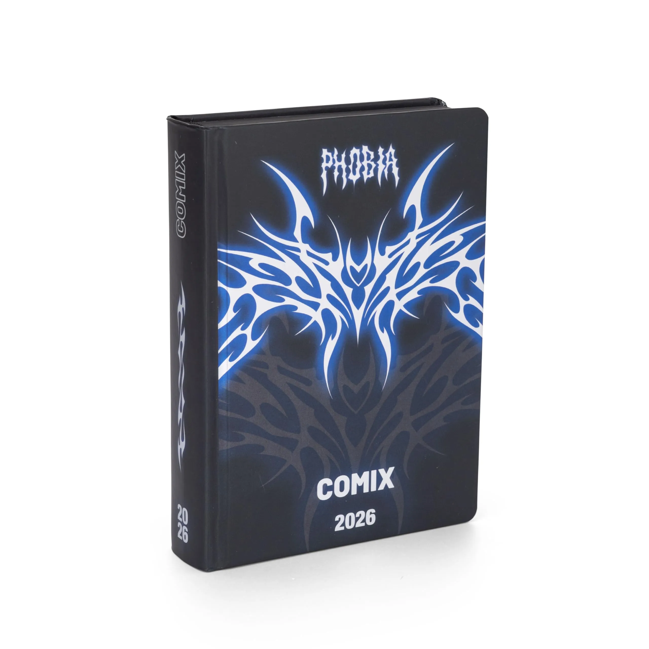 COMIX - Agenda Giornaliera 2026 Limited Fashion Edition, Diario Scuola per Ragazzi e Ragazze, Copertina Rigida con Grafica, Sticker Esclusivi, Interno 100% Comix, 12x16,5 cm, Nera e Blu