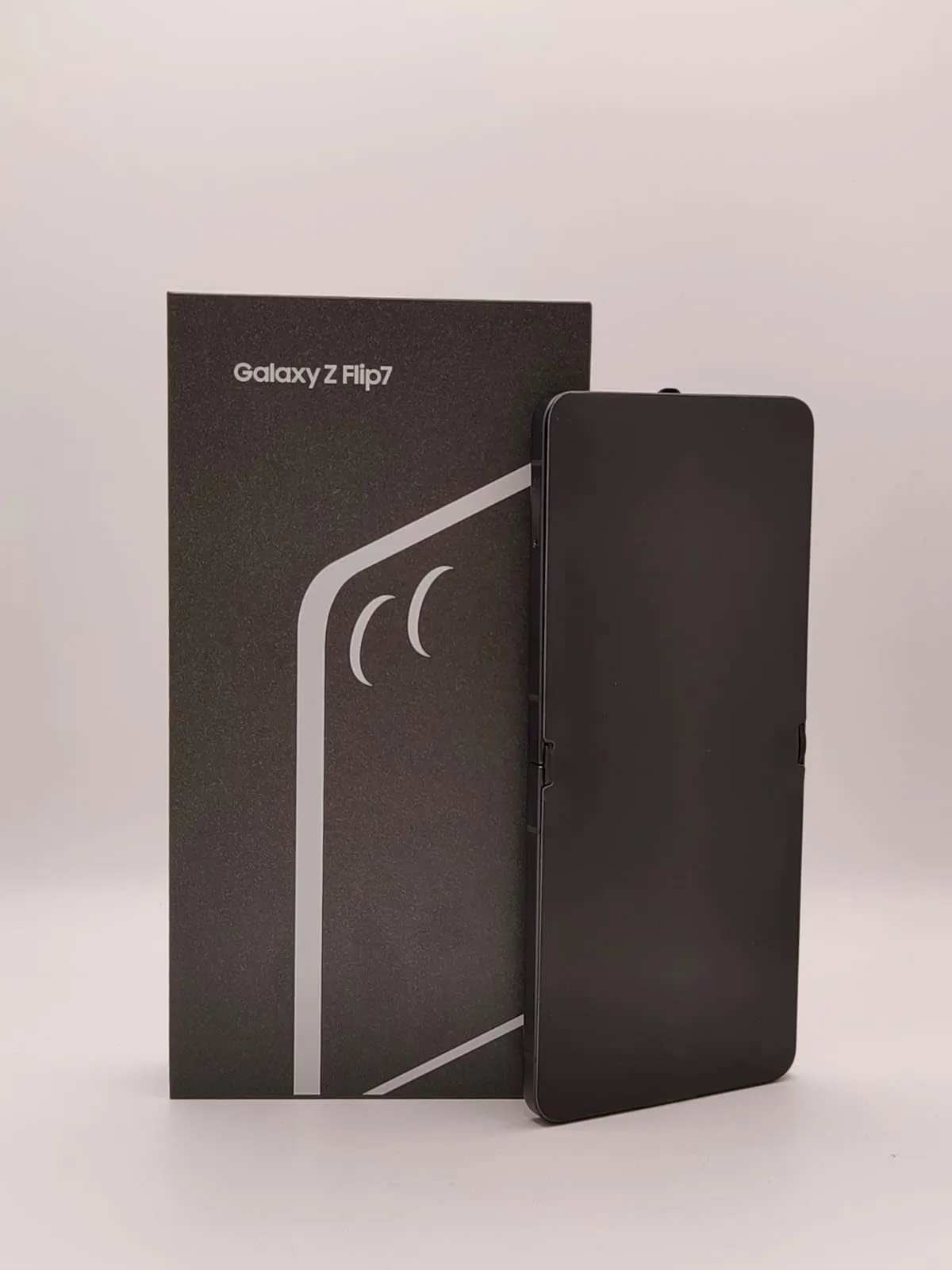 Samsung Galaxy Z Flip7 F766B 5G Dual Sim 12GB RAM 256GB - Jetblack [Energieklasse B] (SM-F766BZKGEUE)