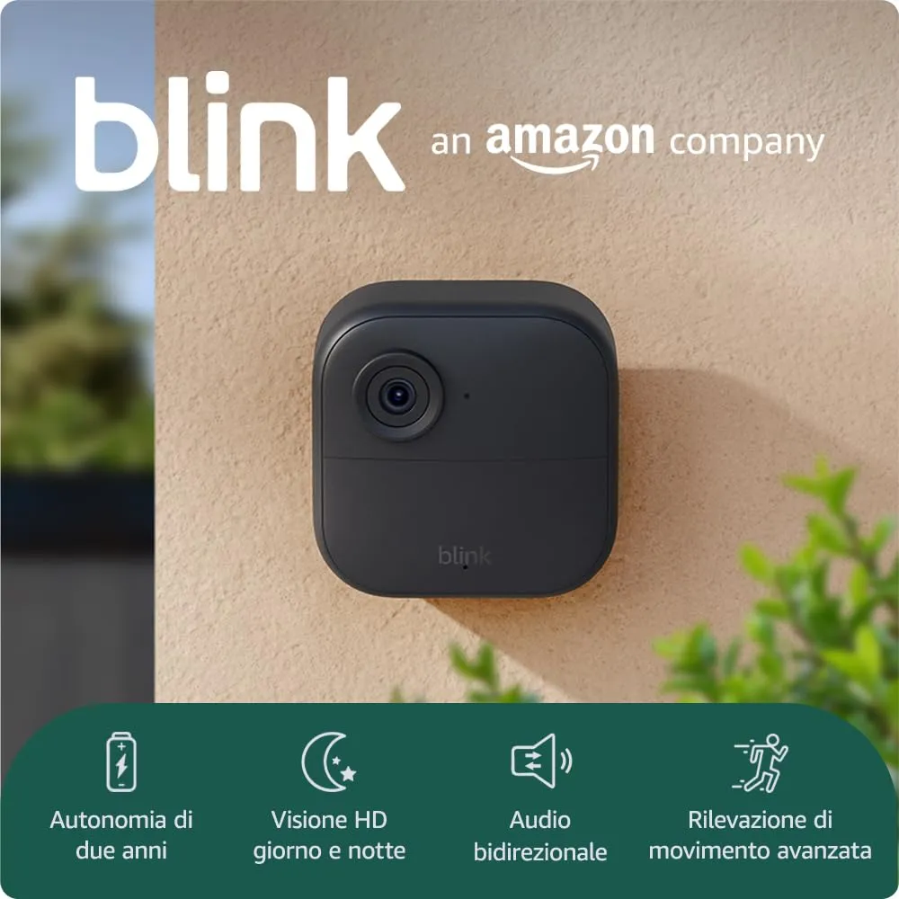 Nuova videocamera Blink (Outdoor 4) | Videocamera di sicurezza smart HD wireless, autonomia di due anni, compatibile con Alexa | Sistema a 4 telecamere con Sync Module Core incluso | IP65