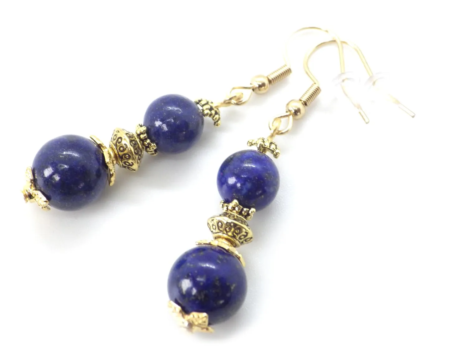 Orecchini in acciaio inossidabile placcato oro con perline di lapislazzuli blu e perline in ottone dorato