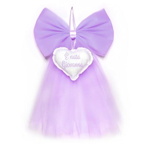 Crociedelizie, fiocco nascita bimba personalizzato in tulle lilla glicine con ricamo nome ricamato elegante semplice coccarda fuori porta cuore