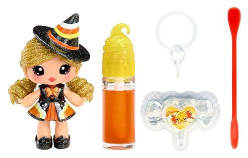 Yummiland x Halloween Lip Gloss Doll - Cassie Treats - Include 1 Bambola, Lucidalabbra fai da te + Portachiavi, Gioco cosmetico, Collezione Stagionale. Età 4+