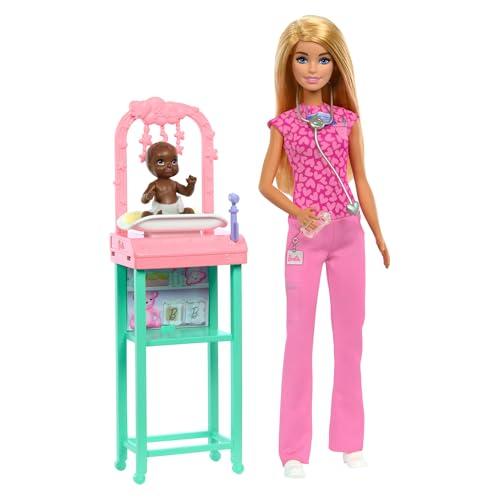 Barbie Carriere - Pediatra, set bambola bionda con divisa da medico rosa e un neonato, stetoscopio, mobili e accessori inclusi, giocattolo per bambini, 3+ anni, JCR72