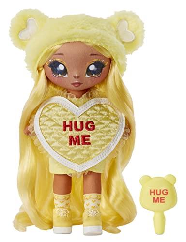 Na! Na! Na! Surprise Serie Sweetest Heart - MARIA BUTTERCUP- Bambola di peluche gialla con capelli biondi, vestito a forma di cuore e spazzola - Da collezionare - Regalo per bambini dai 5 anni in su