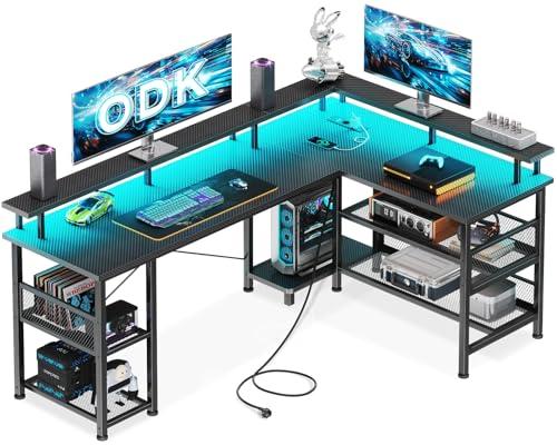 ODK Scrivania Gaming con LED, Scrivania Angolare Reversibile con 2 Prese e 2 Porte USB, Grande Scrivania Gaming Angolare con Ripiano in Rete, Nero Fibra di Carbonio, 150×102 cm