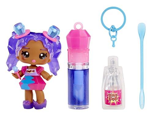 Yummiland x Licensed Sweets Lip Gloss Doll: Ring Pop - Ruthie Pop: Include 1 Bambola, Lucidalabbra + Portachiavi rimovibile, Gioco cosmetico, Collezionabile. Età 4+