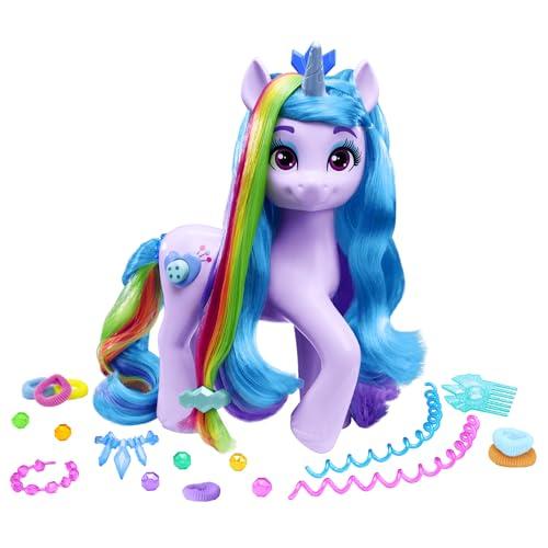 My Little Pony Izzy Moonbow Unicorno Interattivo – 25+ Reazioni, Ciocca Arcobaleno Nascosta, Coda Rotante, 17 Accessori per Capelli, Suoni e Frasi, Alto 24 cm, Giocattolo Bambina