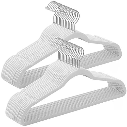 SONGMICS Grucce Appendiabiti in Velluto, 30 Pezzi, Salvaspazio e Antiscivolo, Gancio Girevole a 360°, Spesso 0,6 cm, Largo 41,5 cm, Cappotti Pantaloni, Bianco Nuvola e Argento CRF026W02