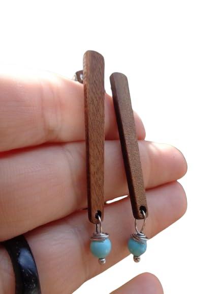 ｡.:* ☆ SPINA LUNGA IN LEGNO MARRONE SCURO CON PERLA DI PIETRA AULITE AZZURRA ☆*.:｡. Orecchini etnici realizzati in vero legno, geometrici