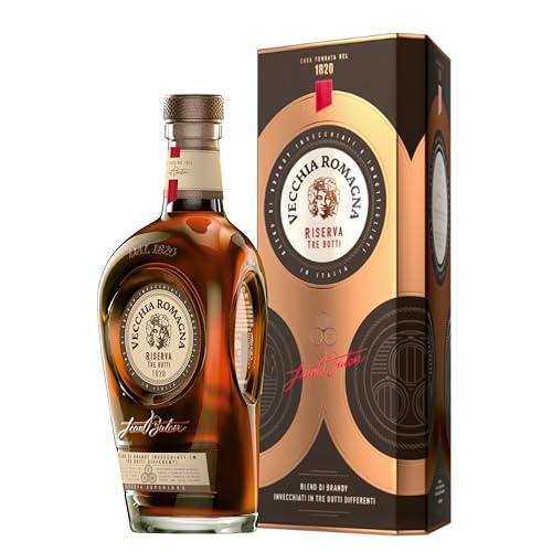 Vecchia Romagna Riserva Tre Botti – Elegante blend di pregiati distillati invecchiati in tre botti differenti, un brandy dal gusto ricco ed intenso. Bottiglia da 70cl, 40,8%.