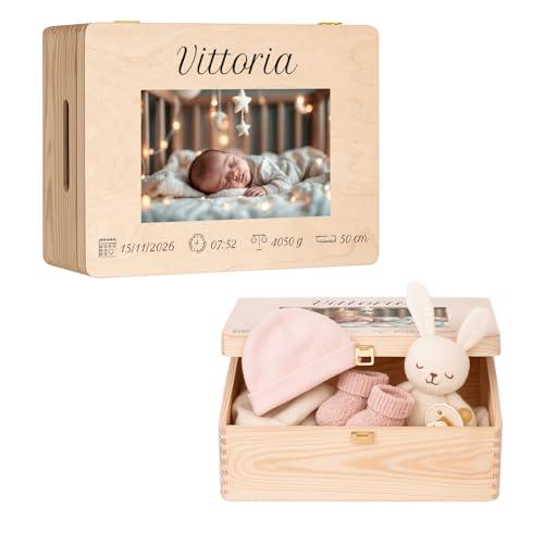 Maverton Scatola Ricordi Neonato o Neonata Personalizzata - Scatola Regalo per Bambini in Legno di Pino Naturale - Regalo Battesimo Bimbo o Bimba - Porta Oggetti per Ricordi Nascita