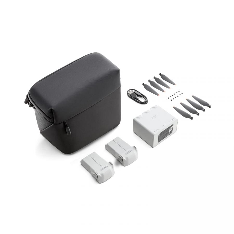 DJI Mini 3 Pro Fly More Kit, include due Batterie di volo intelligenti, una Stazione di ricarica a due vie, un cavo dati, una borsa a tracolla, eliche di ricambio e viti