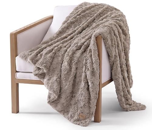 UGG Adalee 10484 - Coperta reversibile in morbida pelliccia sintetica, soffice, lussuosa, accogliente, lussuosa, stile bohémien, decorazione per la casa, per letto e soggiorno, 178 x 127 cm, colore