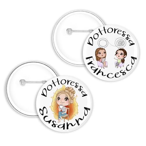 Spilletta Personalizzata per Psicologa, Psichiatra o Terapista – Pin con Nome e Disegno – Idea Regalo Dottoressa per Ringraziamento o Gratitudine