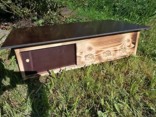 Woid Herz Casetta per tartarughe di alta qualità, in legno massiccio bruciato (SH6), resistente alle intemperie, con fondo e porta, con ventilazione regolabile, per tartarughe, ruota libera