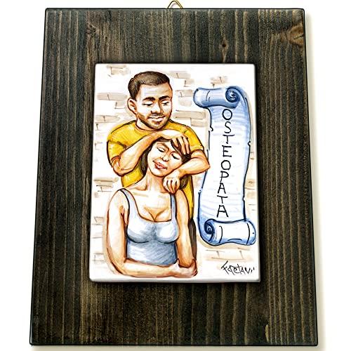 Osteopata - Idea regalo originale uomo - Quadretto con mattonella in ceramica realizzata a mano, dimensioni cm13x16. Made in Italy. Gadget mestiere e lavoro