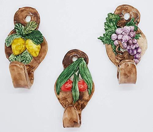 Set 3 ganci per strofinacci da cucina Uva Ciliegie Limoni Pezzo Unico Handmade Le Ceramiche del Castello Made in Italy dim. 13 x 6,5