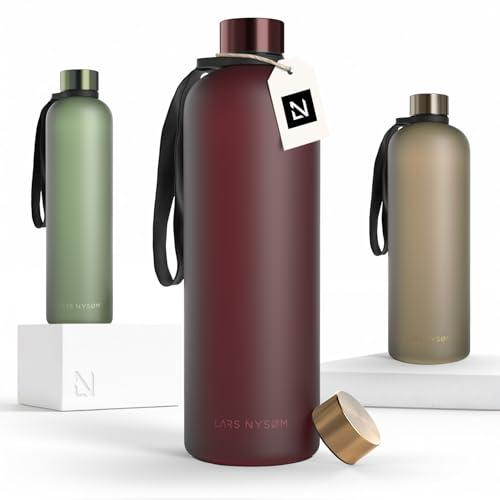 LARS NYSØM Borraccia 1 5l | Bottiglia acqua 1500ml | Bottiglia ultraleggera in Tritan Sport a prova di perdite | Ideale per sport, ufficio, yoga | 2 coperchi inclusi (Berry Red, XL 1500ml)