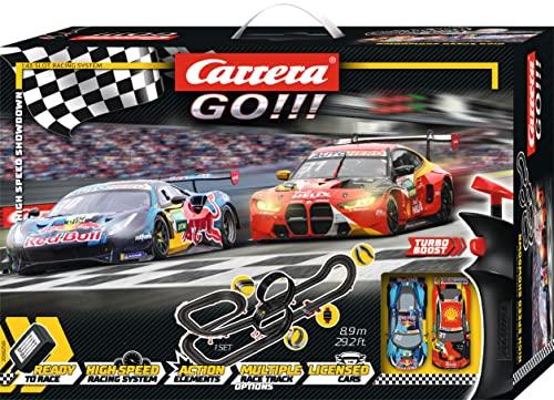 Carrera GO!!! 20062561UK DTM High Speed Showdown Meter Slot Car Racing Track per bambini dai 6 anni e adulti con spina inglese, scala 1:43, 8,9 metri, con BMW M4 GT3 e Ferrari 488 GT3 