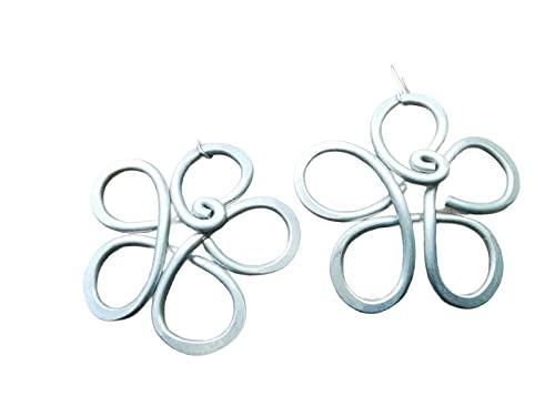 DAISY. Orecchini in alluminio martellato, anallergici