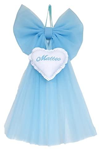 Fiocco Nascita Bimbo in Tulle Azzurro con nome personalizzato ricamato.
