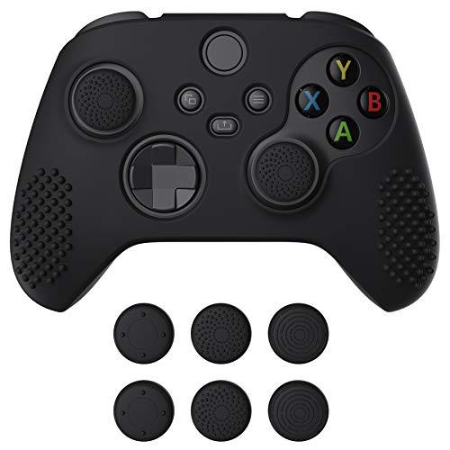 eXtremeRate PlayVital Cover Skin per Xbox Series X S Controller Joystick Custodia Protettiva Silicone Gomma Antiscivolo con 6 Copri Levette Analogiche(3D Borchiate Edizione)-Nero
