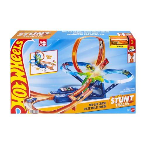 Hot Wheels - Scontri Volanti, set pista per acrobazie e corse senza sosta, con booster motorizzato e macchinina in scala 1:64 inclusa, giocattolo per bambini, 5+ anni, JKJ78