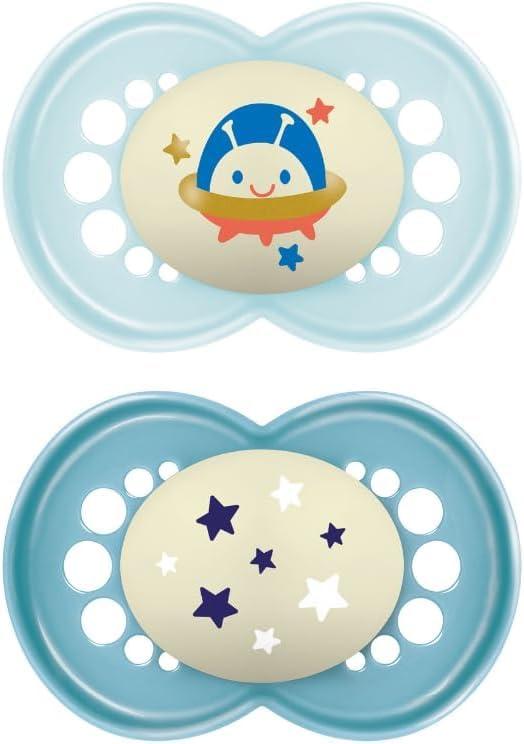 MAM Original Night Succhietto 16+ Mesi (Set da 2), Ciuccio MAM 16 36 mesi che si illumina al buio con tettarella in caucciù, Kit da 2 accessori neonato con porta ciuccio sterilizzatore, Azzurro/Blu