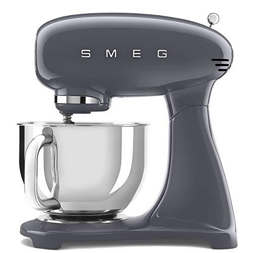 Smeg, Impastatrice Planetaria SMF03GREU, 10 Livelli di Velocità, Funzione Smooth Start, Ciotola da 4,8 L, Sicurezza Blocco Motore, 3 Fruste, Gancio e Coperchio in Dotazione, 800W, Grigio