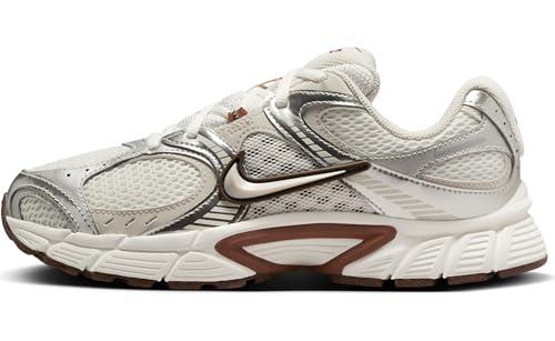 Nike Sneaker da Donna V5 Runner, Vela/Marrone Orewood Chiaro/Marrone Fauna/Fantasma/Marrone Barocco, 38 EU