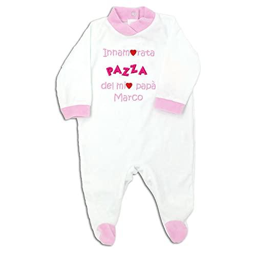 Zigozago - Tutina a Manica lunga in ciniglia di Cotone con ricamo -Innamorata Pazza del Mio Papà- | Fatto a Mano in Italia | Personalizzabile con Nome del Papà | Bordo: Rosa | Taglia: da 0 a 6/9 mesi