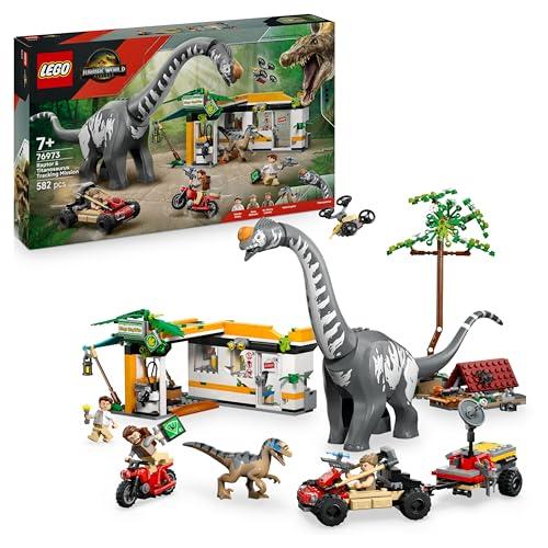LEGO Jurassic World Alla Ricerca del Raptor e del Titanosauro - Con 2 Figure di Dinosauro Giocattolo, un Fuoristrada, una Moto e 3 Minifigure - Regalo per Bambini e Bambine da 7 Anni in su - 76973