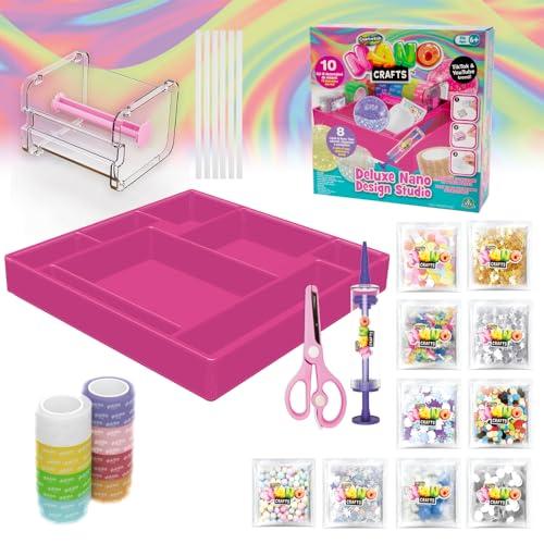 Giochi Preziosi Nano Craft - Set Deluxe Nano Crafts Design Studio - Crea Decorazioni Uniche con Cannucce, Elementi Decorativi, Nano Tape e Pompa ad Aria Inclusa, per bambini dai 6 anni