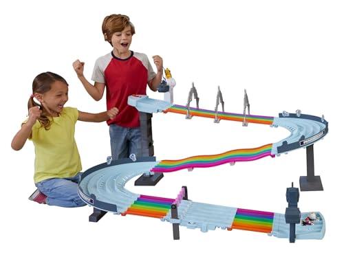 Hot Wheels Mario Kart - Pista Arcobaleno, playset di oltre 2 metri con luci e suoni, include 2 veicoli in scala 1:64 e 5 pezzi di pista, tracciato colorato, giocattolo per bambini, 4+ anni, GXX41