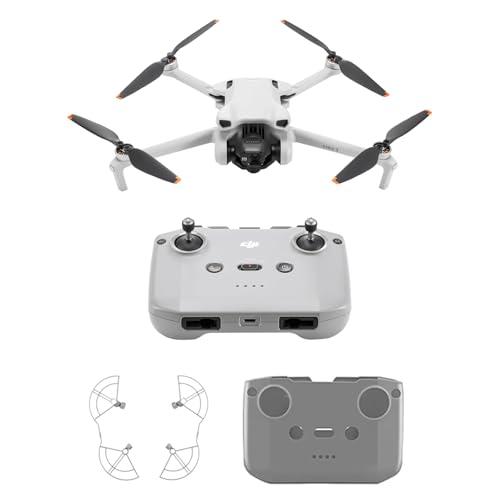 DJI Mini 3 – Mini drone con fotocamera leggero e pieghevole con video in 4K HDR, autonomia di 38 minuti, Riprese verticali native e funzioni intelligenti, C0 (Protezioni Eliche + Custodia)